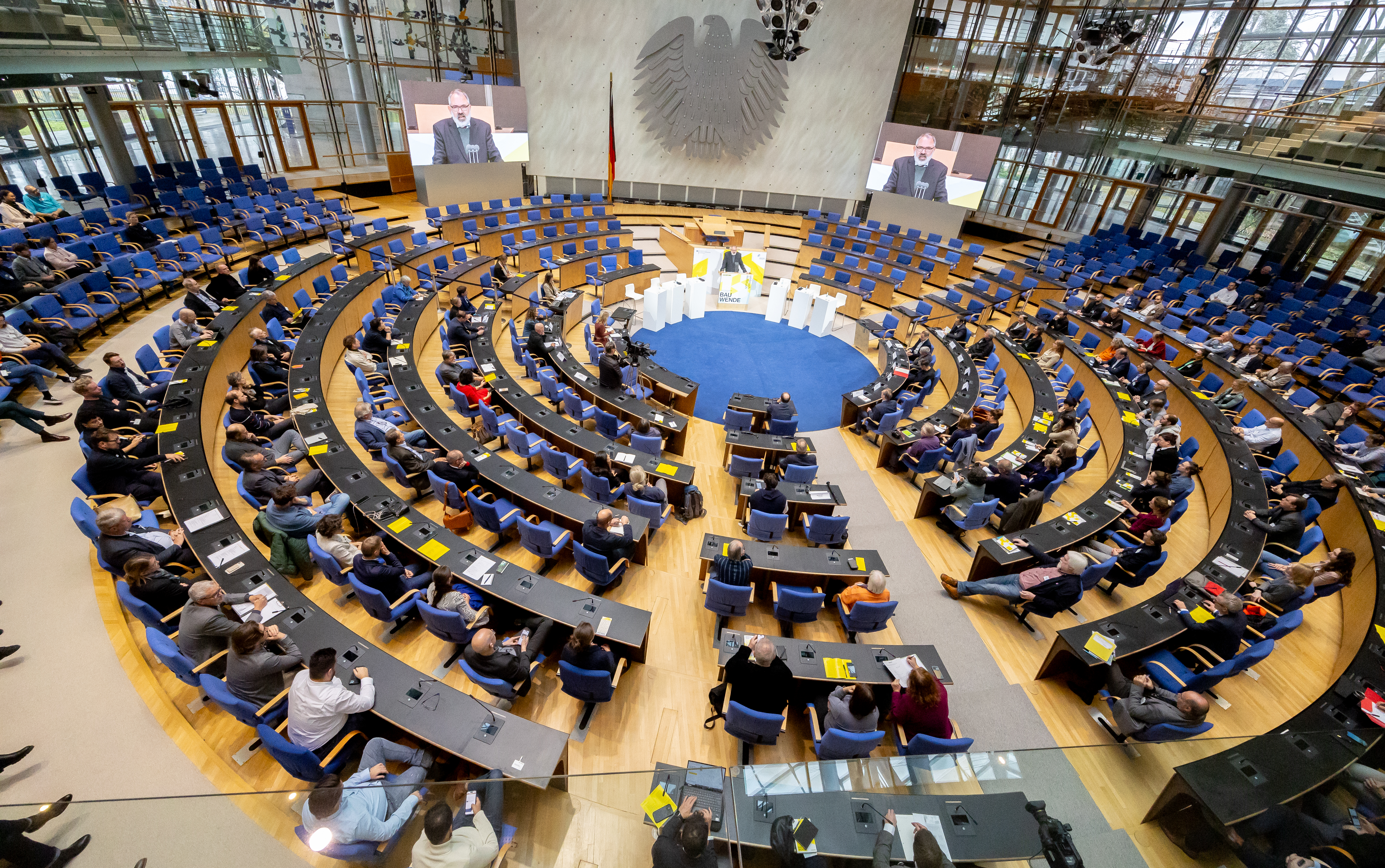 Dr. Markus Eltges eröffnete den Zukunft Bau Kongress mit einer fachlichen und gesellschaftlichen Positionierung zur Bauwende.