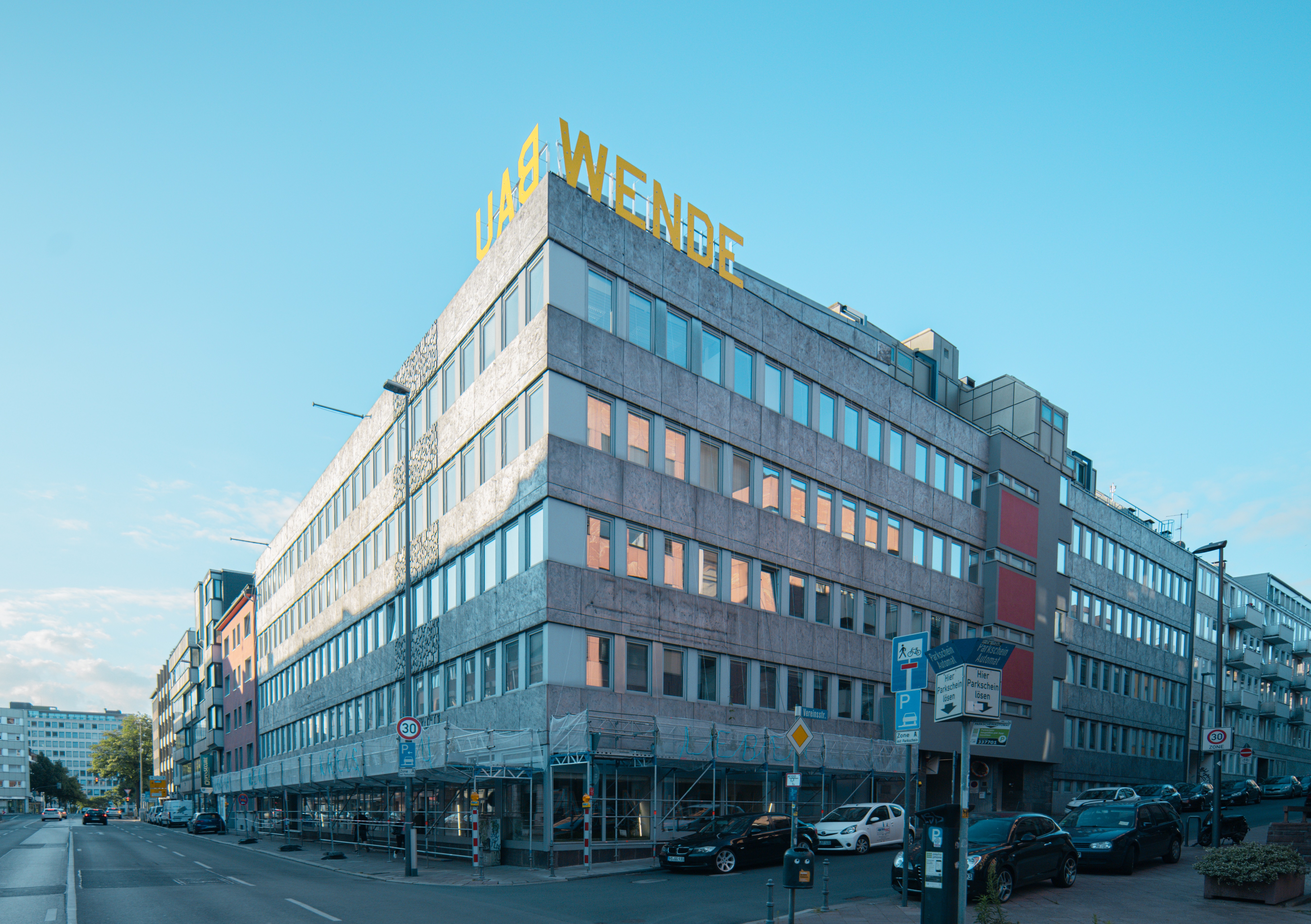 Fassade des Gebäudes vom Pop-up Campus in Aachen